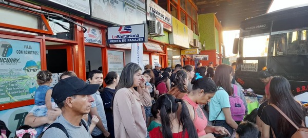 Bajo flujo de pasajeros en la Terminal de Encarnación durante Semana Santa