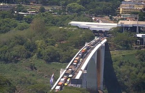 Migraciones reporta intenso movimiento fronterizo y recomienda horarios nocturnos para cruzar hacia Brasil