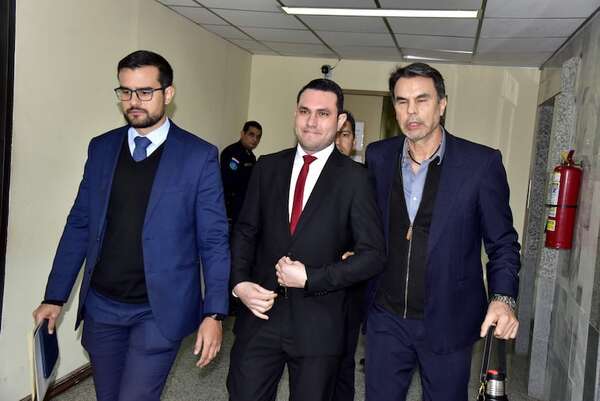 Gremios de abogados cuestionan impunidad de Hernán Rivas e inacción del MP - Nacionales - ABC Color