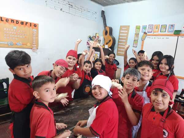 Popular / Alumnos aprendieron el tradicional “chipa apo” y rezaron el viacrucis