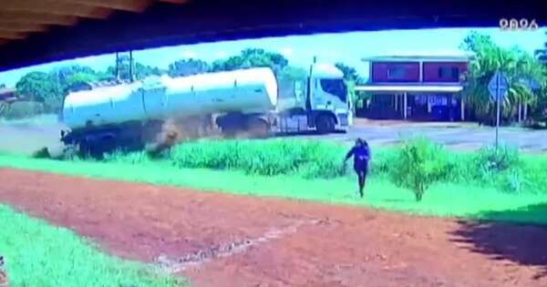 Diario HOY | Mujer se salva de ser atropellada por un camión cisterna en Itapúa