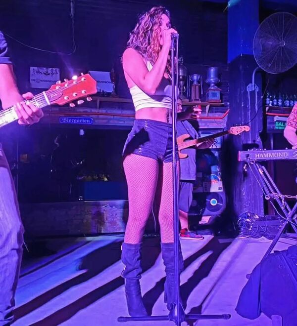 Popular /  La cantante paraguaya Lady Ana sigue abriéndose puertas en la industria de la música