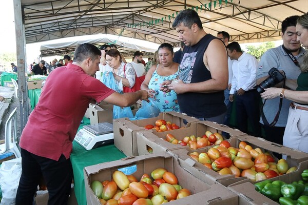 Ferias de agricultura familiar recaudan más de Gs. 800 millones