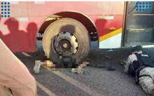 Accidente en Ñemby: motociclista queda atrapado bajo un bus y corre riesgo de amputación - Policiales - ABC Color