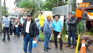 Adultos mayores mantienen «Carpa de la Resistencia» y anuncian posibles bloqueos de rutas tras Semana Santa