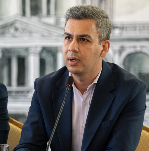 Ministro interino de Economía niega "situación de crisis"