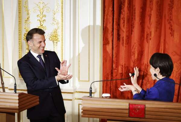 Macron y Takaichi sorprenden con pose de Dragon Ball - Mundo - ABC Color