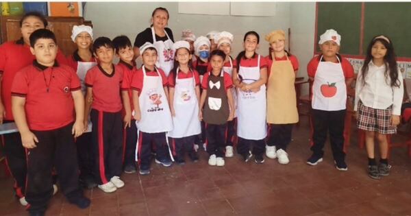 Diario HOY | Con el chipa apo y Vía Crucis, alumnos de Ypané celebran la tradición de Semana Santa