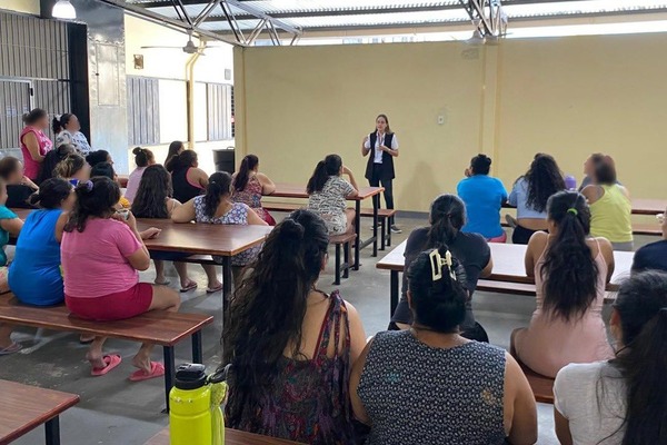 Difunden normativa de reducción de penas en penal de mujeres - ADN Digital