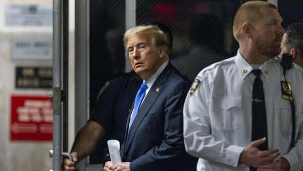 Trump carga contra la OTAN, Macron y Starmer en almuerzo de Pascua de la Casa Blanca