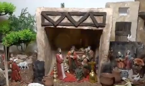 Joven recrea la pasión de Cristo en un pesebre y comparte su historia - SNT