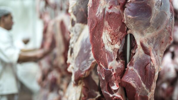 Envío de carne bovina cayó 23%, mientras que precio subió un 16%