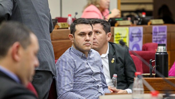 Fiscala anuncia acción ante Corte contra sobreseimiento de senador