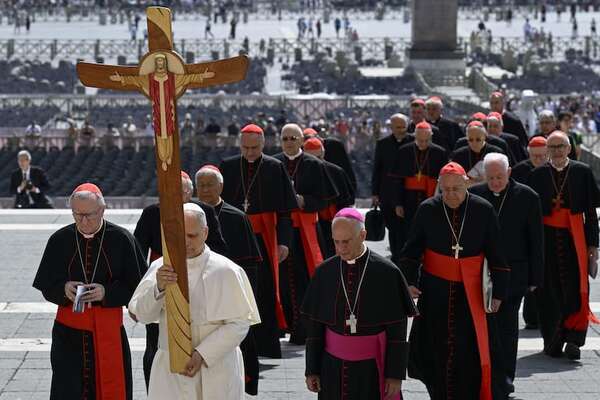 León XIV cargará la cruz durante rito católico - Mundo - ABC Color