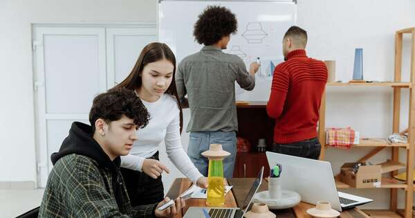 Servicios, tecnología e industrias creativas los talentos más demandados