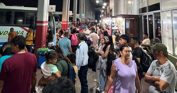 Diario HOY | Más de 21.000 personas pasaron durante el Miércoles Santo por la Estación de Buses