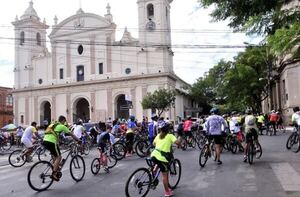 Semana Santa sobre ruedas: tradicional visita a las siete iglesias en Asunción