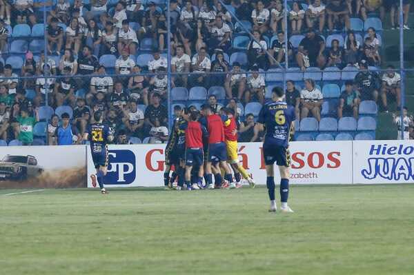El Triqui tumbó el expreso Decano y deja sin invicto el campeonato - trece