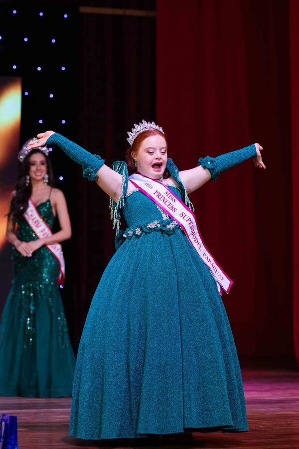 Popular / ¡La pequeña Miss que hace historia!