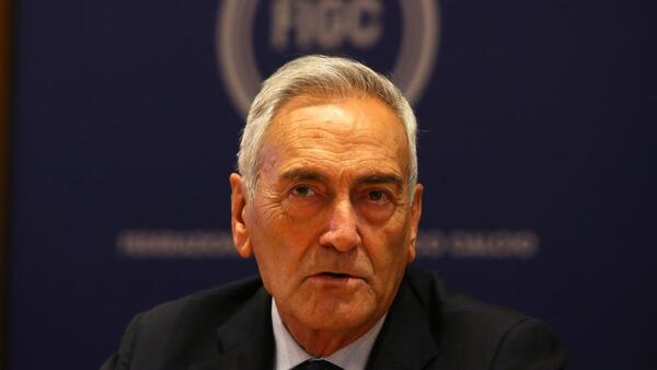 Presidente de la Federación italiana de fútbol dimite tras el desastre