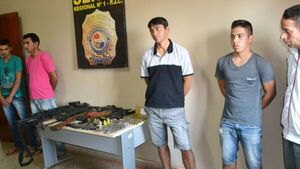 Fuga de Baron Escurra: hallan túnel, fusiles y drogas en allanamiento en Capitán Bado