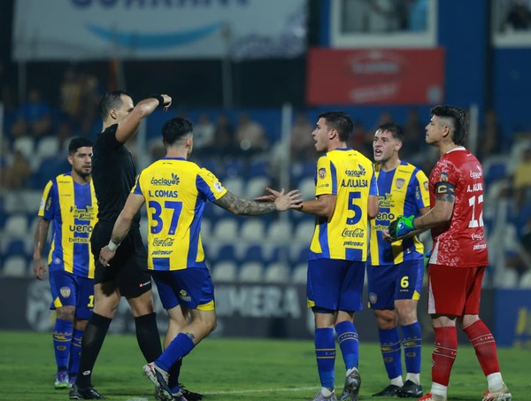 Popular / Aguilar ligó cuatro partidos de suspensión por gesto "grosero"