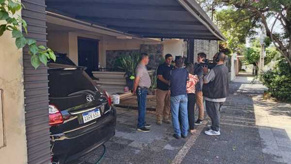 Vecina habla de casa ocupada por Dalia y despotrica: "Si quieren, te van a encontrar"