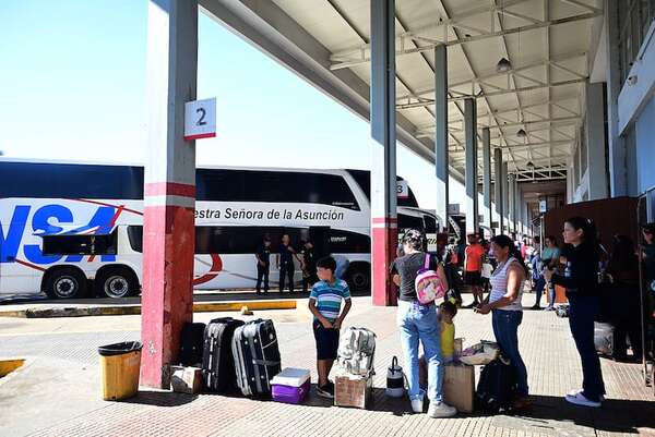 Denuncian “cajas paralelas” de concejal en Terminal de Ómnibus de Asunción - Política - ABC Color