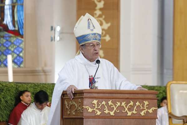 Caacupé: monseñor Valenzuela llama a la entrega y a la caridad pastoral en la misa crismal - Nacionales - ABC Color