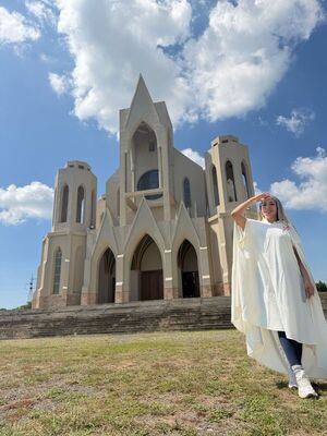 Popular / ¡Ainara Ávalos aprovechó días santos para rezar!