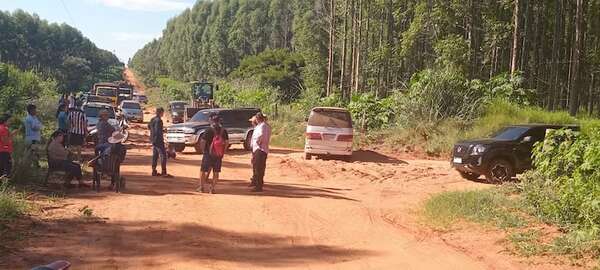 Santaní: manifestación en plena Semana Santa para exigir un camino de todo tiempo - Nacionales - ABC Color