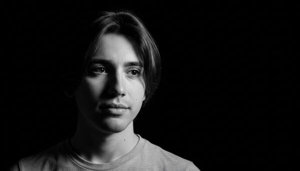 "Dialéctica de la decadencia", de Luiz Brizuela, ya disponible