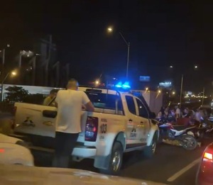 Motociclista pierde la vida en siniestro vial sobre viaducto asunceno