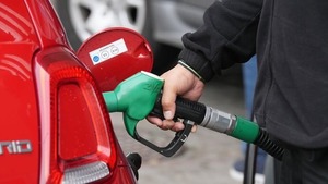 Italia prorroga reducción de impuestos a combustibles