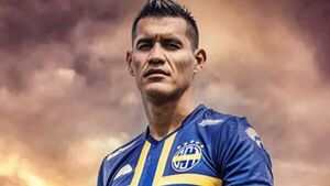 Popular / (VIDEO) ¡Pelotero del "Triki" pechea plata a periodista!