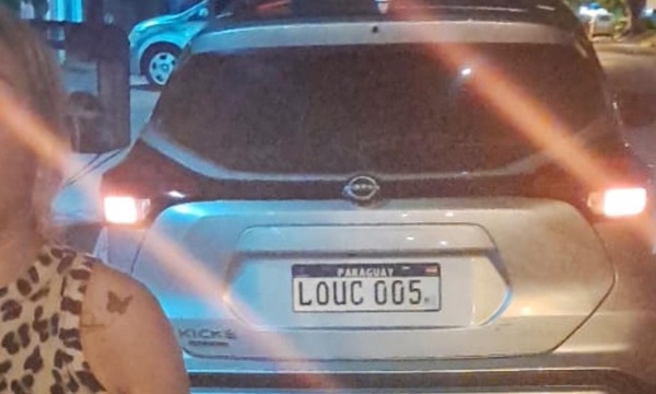 En pleno Viernes Santo caen actuarios judiciales de Coronel Oviedo con la música a todo dar y aparentemente ebrios - OviedoPress