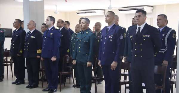 La Nación / Rinden homenaje a suboficiales extranjeros que culminan misión en Paraguay