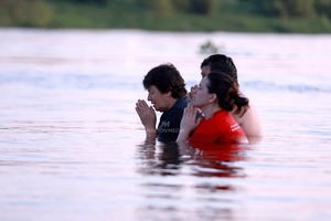 Popular / Madrugaron para bañarse y “purificar” cuerpo y alma