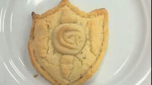 Video: Chipa con escudo de Cerro, el peculiar reto de la embajadora de Reino Unido