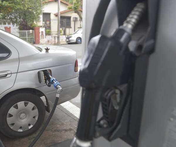 Más emblemas subirán precios de combustibles: ¿qué pasaría si termina la guerra en Medio Oriente? - Economía - ABC Color