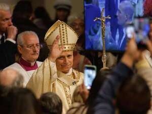 Pasión de Cristo: el gesto del papa León XIV que emocionó a todos en el Vaticano - Mundo - ABC Color