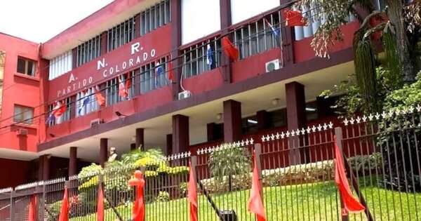 La Nación / La ANR donó 216 sillas de ruedas a nivel país