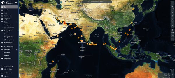 Unos 220 buques lograron cruzar por el Estrecho de Ormuz en marzo - 5Días