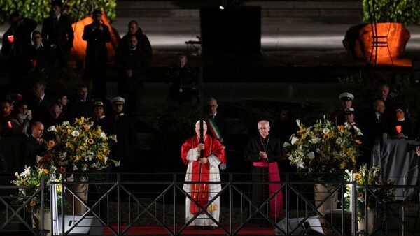 El Papa León XIV clama contra la guerra y el abuso de poder en su primer Via Crucis
