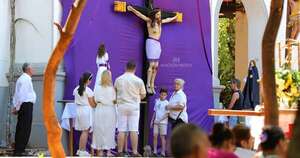 La Nación / Viernes Santo: parroquias revivieron la pasión y muerte de Cristo