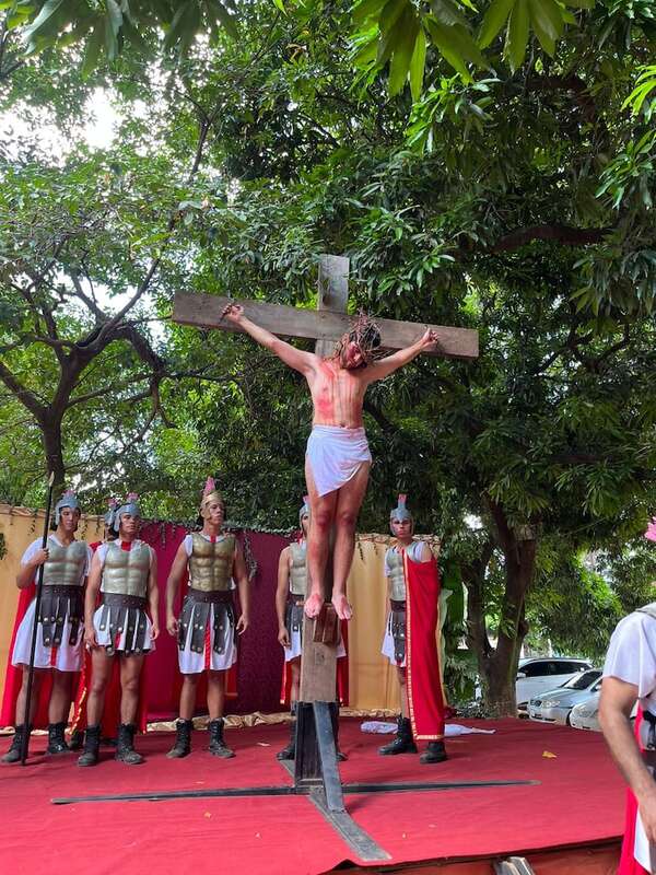 Video: así se vivió la Pasión de Cristo en la Iglesia Domingo Savio de Fernando de la Mora - Nacionales - ABC Color