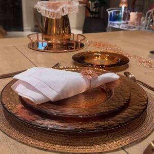 La cuerona que escogió aipo "rosa gold" para la Ultima Cena