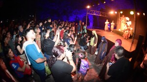 Villa Elisa fue escenario de impactantes cuadros sobre milagros y calvario de Cristo