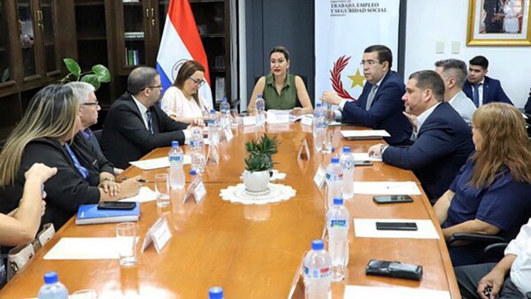 Centrales proponen aumento del 20% del salario mínimo