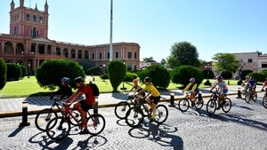 Numerosos ciclistas visitaron 7 iglesias en tradicional tour